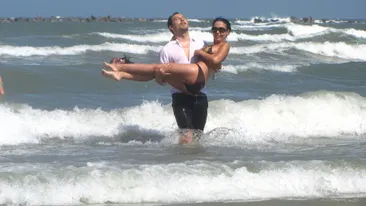 Stefan Stan nu este primul tip celebru care o cere in casatorie pe Andreea Mantea! Vezi cine si cum a mai ingenunchiat in fata ei!