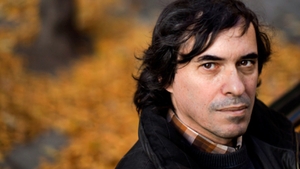 Si scriitorii merg la mall! Mircea Cartarescu s-a uitat, s-a plimbat, dar nu a cumparat nimic