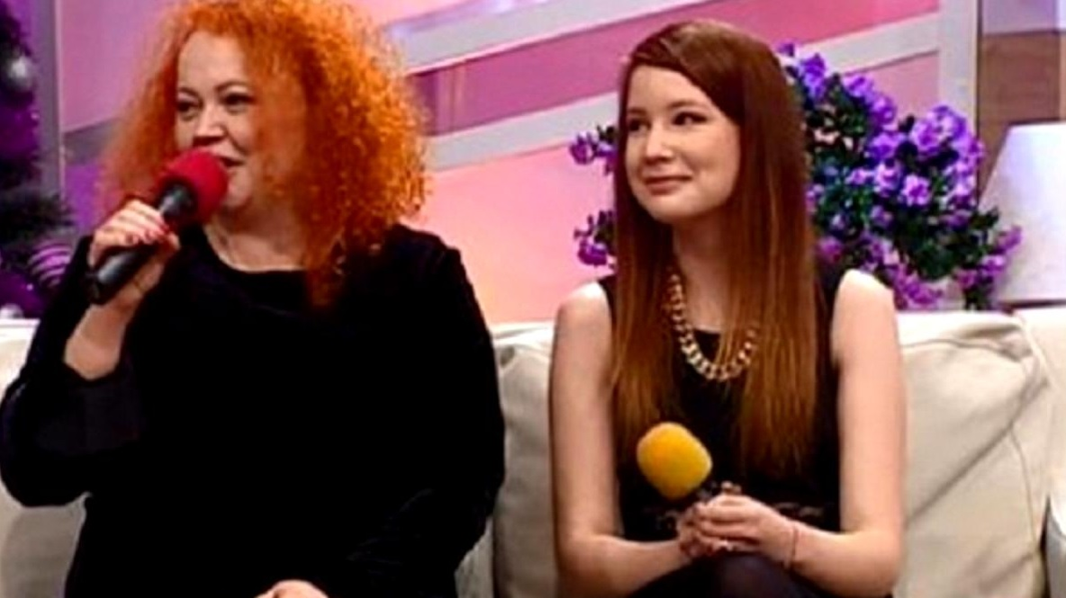 Narcisa Suciu și fiica sa, Daria, într-un platou de televiziune © Kanal D