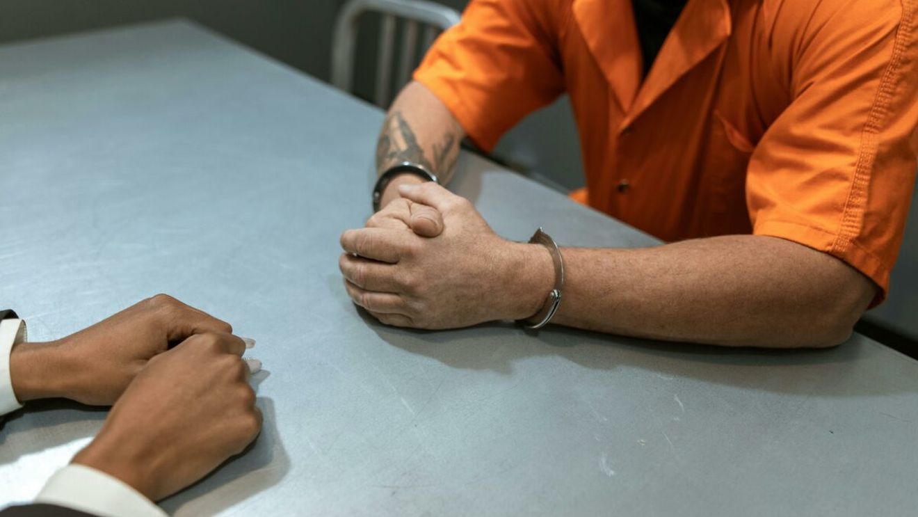 Cum au reușit doi deținuți din Târgu Jiu să spargă serverele penitenciarelor. Și-au transferat bani și au modificat pedepse