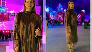 Iulia Albu a șocat pe toată lumea de la SAGA: „Este păr natural cusut pe perdea franțuzească! Lungimea e aceeași cu cea a părului meu!”