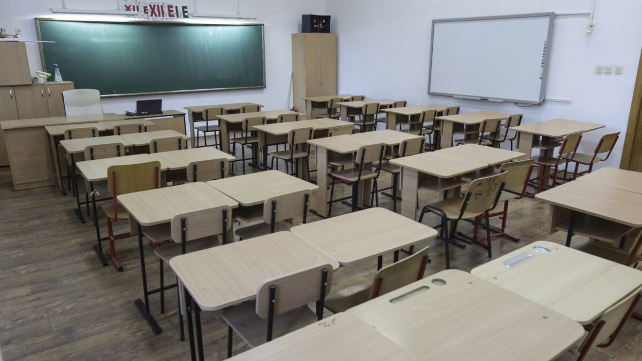 Ce au găsit polițiștii în ghiozdanul elevului din Bacău care s-a aruncat de la etaj, în a doua zi de la începerea anului școlar