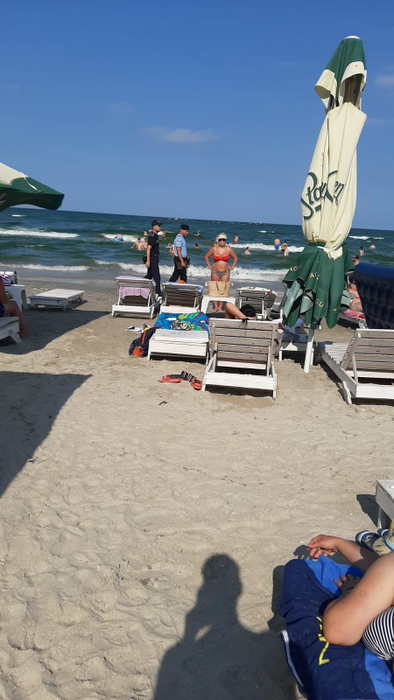 GALERIE FOTO | Poliția și Jandarmeria, la plimbare pe plajă! Nu au dat nicio amendă, deși aveau de ce