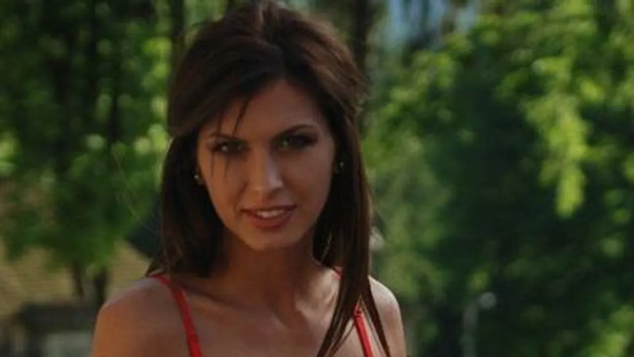 Imaginile pe care si ea le uitase! Uite-o pe Madalina Pamfile cu parul lung si drept! O recunosti?