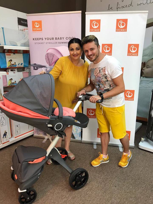 TAVI CLONDA îşi sărbătoreşte ziua de naştere! Soţia lui, Gabriela Cristea, i-a făcut o declaraţie de dragoste:”M-a aşezat în braţele tale…“