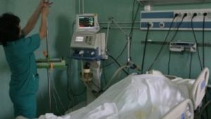 IMAGINI ŞOCANTE! Un pacient de la Spitalul de Arşi este mâncat de viu de viermi. Un medic a publicat filmarea