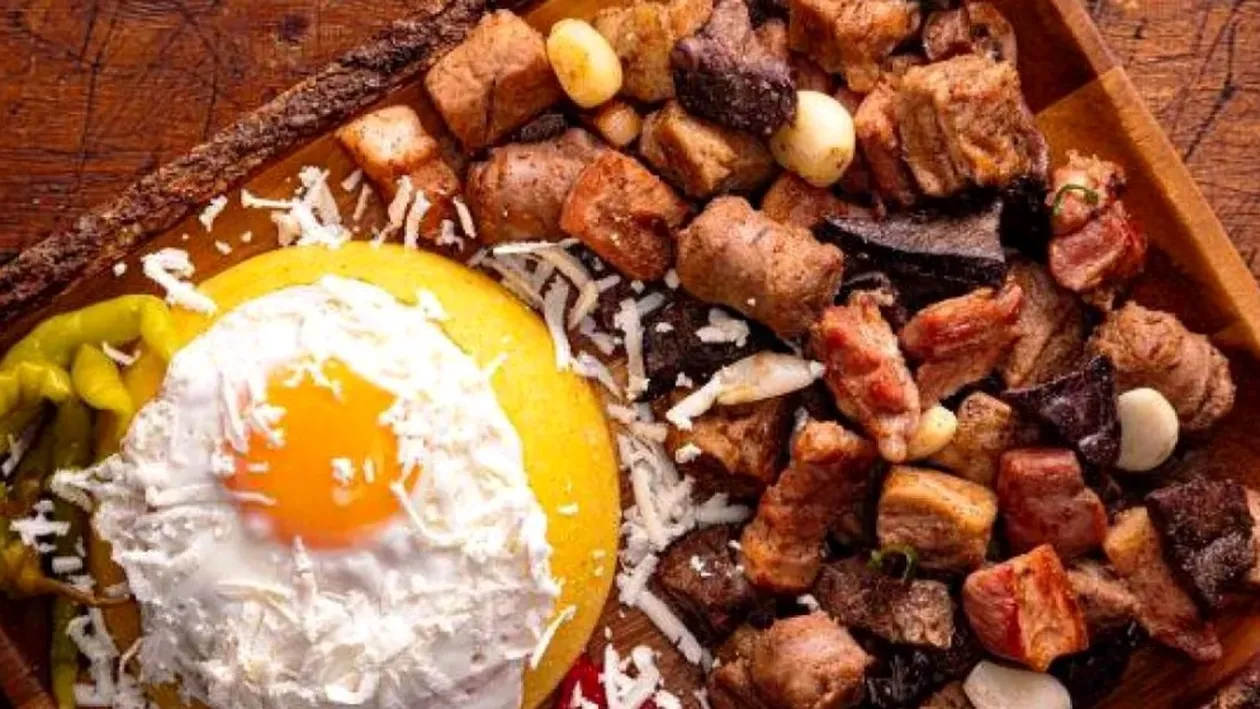 Rețete de Sărbători. Pomana porcului, preparatul tradițional care ne duce cu gândul la copilărie