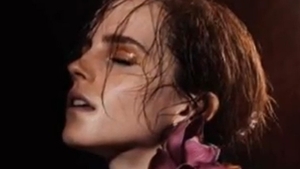 VIDEO Actriţa Emma Watson a pozat topless pentru a susţine o fundaţie ce se ocupă de protecţia mediului