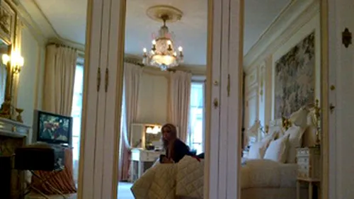 Marina Dina e rasfatata ca o printesa: hotel de lux la Paris, piscina si buchete de flori in camera! Vezi pe unde se mai plimba!