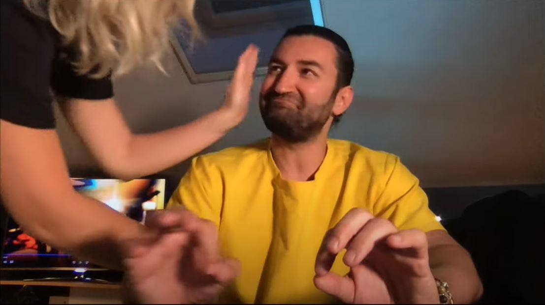 Gina Pistol, filmată în timp ce îl sărută pe Smiley: “Te iubesc”. Cum a reacționat prezentatorul de la Românii au Talent și dezvăluirile făcute despre viața lor în vreme de coronavirus | VIDEO