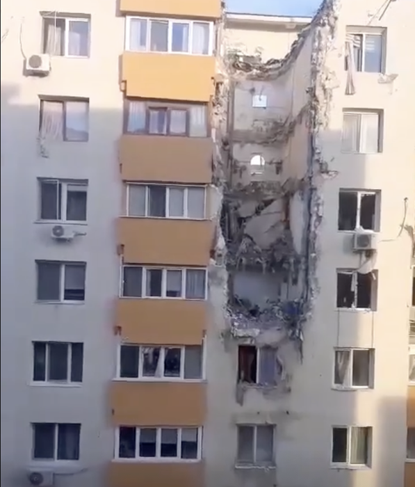 A început demolarea blocului afectat de explozia din Rahova. Primele imagini + planul autorităților