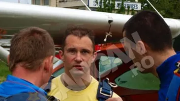Culturistul orb Cedric Moutarde a sarit cu parasuta la Tuzla