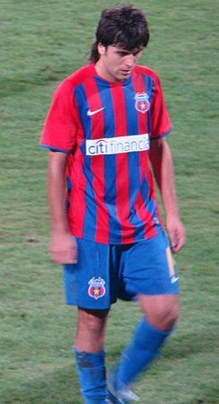 Îl mai ţii minte pe Juan Carlos Toja, jucătorul care „rupea” cluburile din Bucureşti pe vremea când juca la Steaua? Cum arată acum. Schimbarea lui este radicală