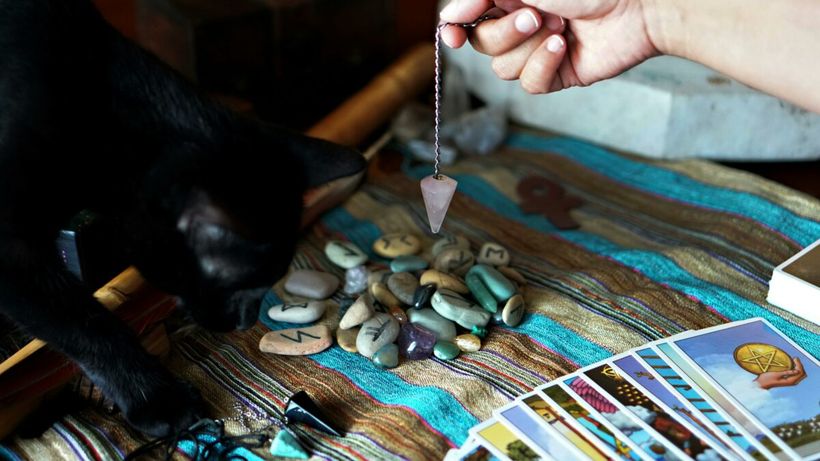 Horoscop rune azi, 11 martie 2026. Runa Dagaz aduce vești bune în plan financiar!