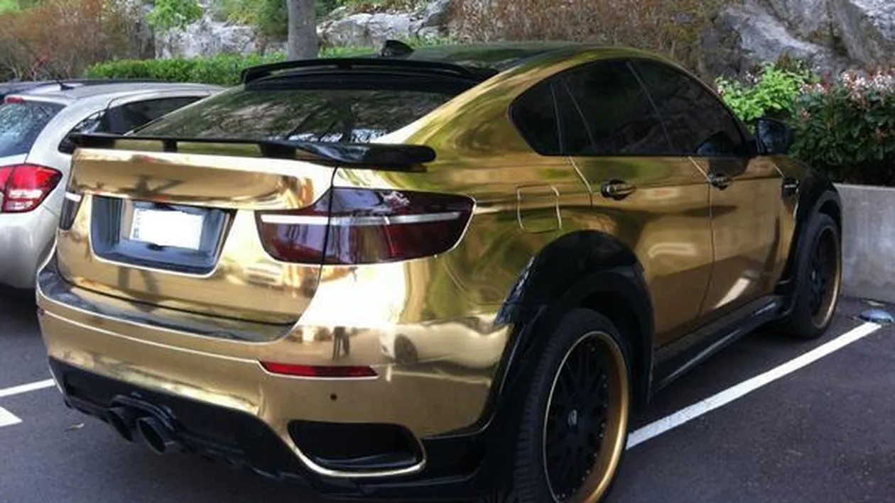 Aroganta supremă a unui fotbalist! Si-a placat masina cu aur pentru că nu a avut ce să facă cu banii. Uite cum arată bolidul