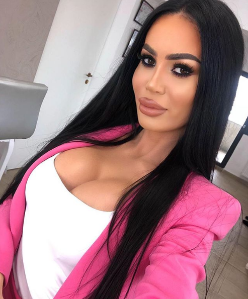 Cum arată Bianca Pop fără operații estetice. Bruneta este de nerecunoscut