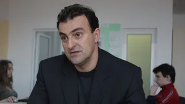 Vezi ce functii mai are primarul Sorin Apostu! A scris 20 de carti si manuale universitare!