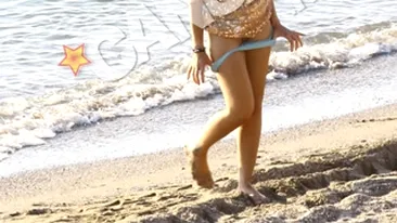 O mai tineti minte pe Leni, blonda care si-a dat jos chilotii in fata lui Piti Jr. la mare? Si-a socat prietenii cu alte poze trasnite si vrea sa devina actrita de telenovele!