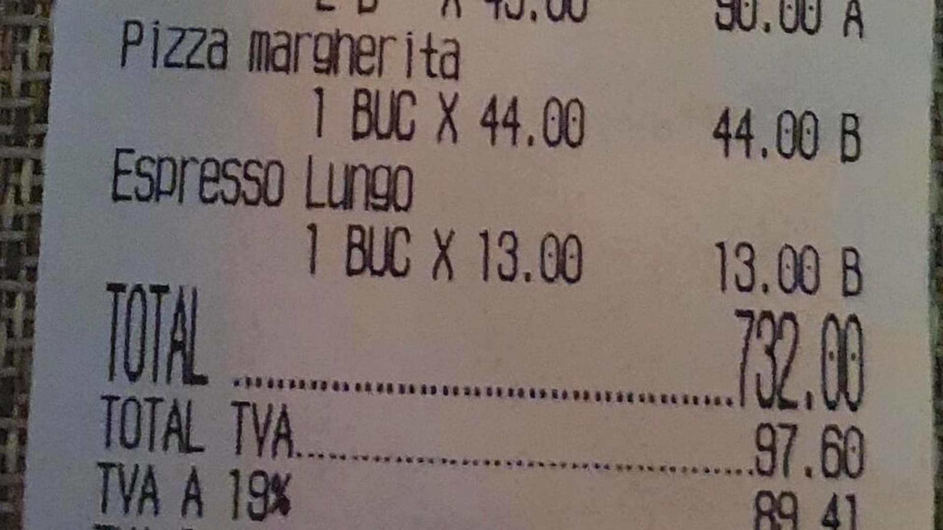 Prețurile au luat-o razna pe litoral. Cât costă un pahar de prosecco într-unul dintre cluburile de fițe din Mamaia