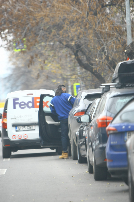 Smiley, în timp ce se îndrepta spre mașina lui