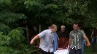 Mort plimbat pe braţe prin pădure. Se întâmplă într-un sat din Dâmboviţa