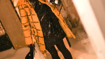 Umbla cu ghete de schimb in traista. In aceasta ipostaza nu te-ai fi asteptat s-o vezi pe DJ Wanda! Imagini rare!