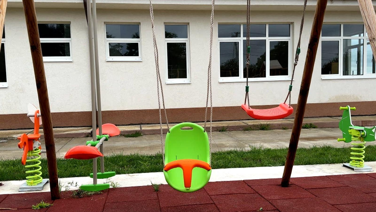 Scene scandaloase într-o școală din Iași! Un elev a fost bătut de îngrijitorul școlii. „L-a leșinat”