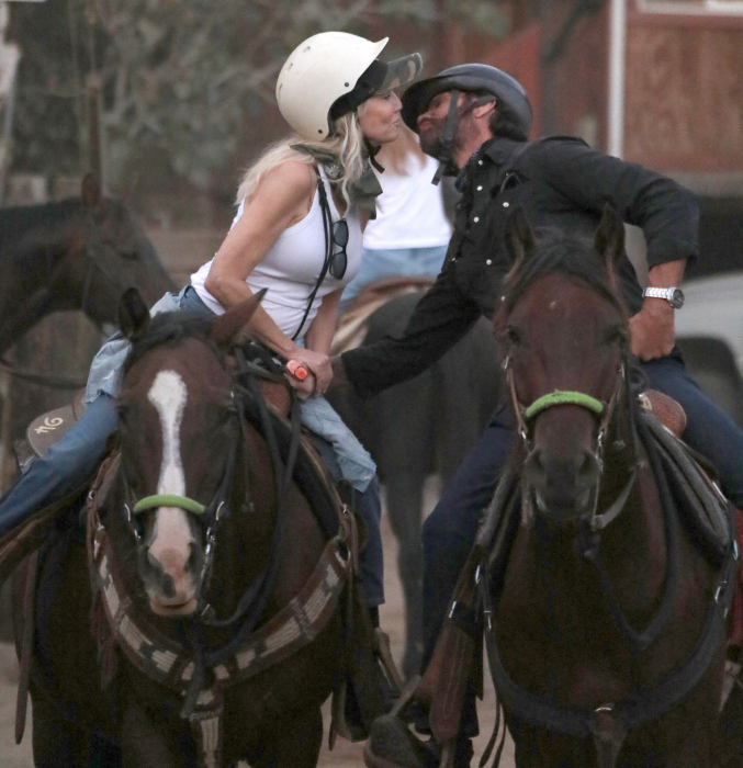 Heather Locklear și Lamas la ranch, sursa-profimedia.roshared a friendship spanning more than four decades which was confirmed as in a relationship in April 2026. Now the former Dynasty and Falcon Crest stars are enjoying quality time together at Sunset Ranch Hollywood, taking the kids horseback riding.

Featuring: Lorenzo Lamas, Heather Locklear
Where: Los Angeles, California, United States
When: 22 Sep 2026
Credit: H2Y/INSTARimages,Image: 1137445609, License: Rights-managed, Restrictions: , Model Release: no  , Credit line: - / INSTAR Images / Profimedia
