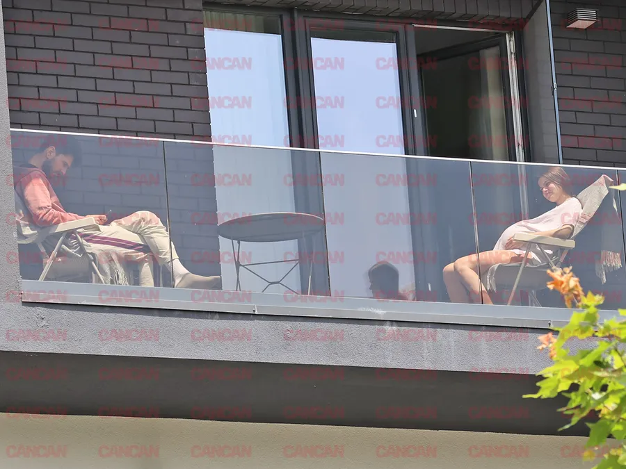 Theo Rose, cu zâmbetul pe buze