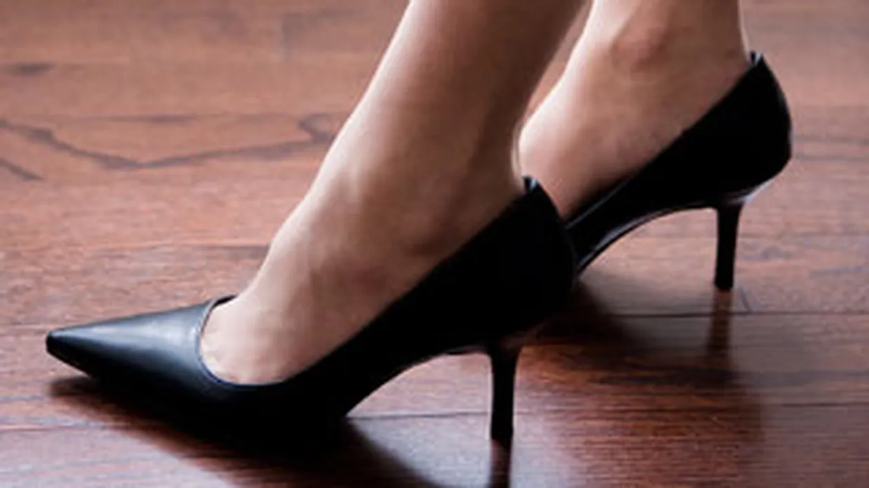 Peste trei milioane de femei au fost ranite de tocurile prea inalte