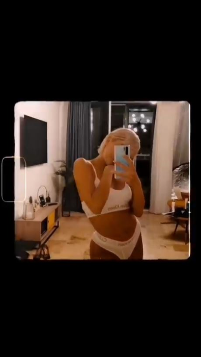 Lidia Buble a încins Instagram-ul după ce a ridicat picioarele în timp ce purta o fustă mini! Are sau nu lenjerie intimă?!