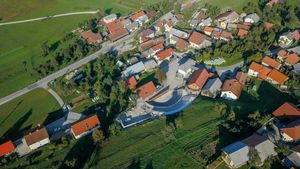 Localitatea din România unde casele se vând la prețul unei mașini! Cât trebuie să scoți din buzunar