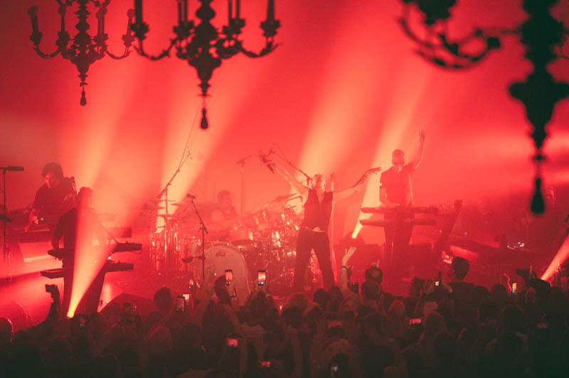 Atmosferă de senzaţie la concertele Depeche Mode