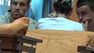 EXCLUSIV FLAGRANT cu un stelist & un dinamovist. ”Căpitanii” au făcut ”blat” la cafenea înaintea meciurilor decisive