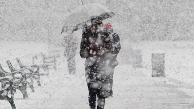 AVERTIZARE METEO de ultimă oră! Urmează ploi, intensificări ale vântului şi ninsori