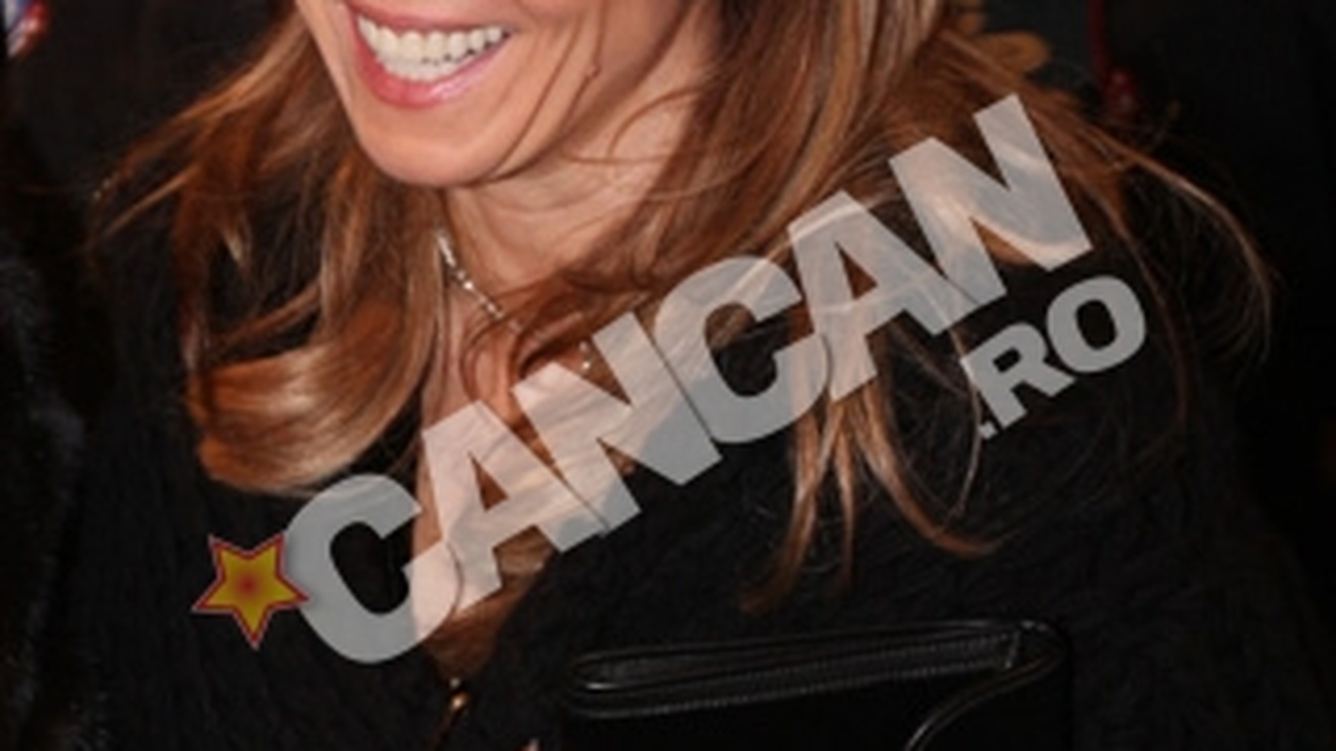 Camelia Sucu este bombardata zilnic de fiica ei Cristina si proaspatul ei sot, cu zeci fotografii din Maldive: "Fericirea lor te contamineaza. La ei luna de miere tine chiar o luna"