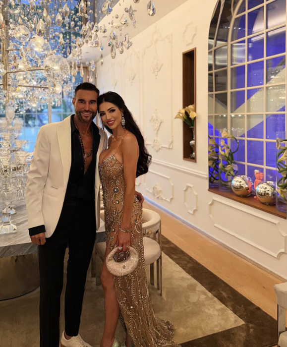 În plin scandal privind custodia copiilor, Philipp Plein îi face declarații de dragoste în public Andreei Sasu: ”Femeia de lângă mine”