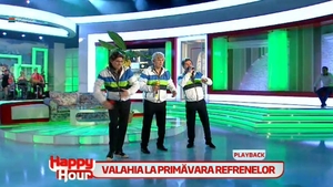 "Valahia" a urcat din nou pe scena! Uite-i pe Adi de la Valcea, Liviu Guta si Dinu Maxer cum imita celebra trupa