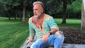 Nu s-a putut abţine! Ce a făcut milionarul GIANLUCA pe iaht, alături de două femei, când soţia sa era plecată!