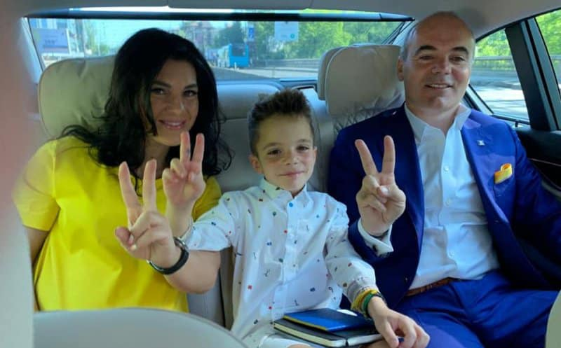 Rareș Bogdan și soția lui, Florina, au împreună un băiețel și așteaptă venirea pe lume a unei fetițe