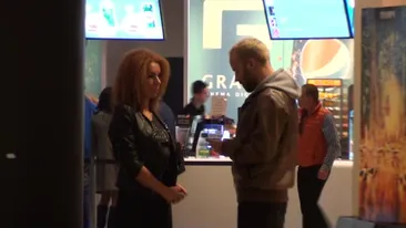 Matteo invita fetele la film si le lasa sa plateasca! Artistul s-a facut ca ploua cand partenera lui a scos banii din portofel!