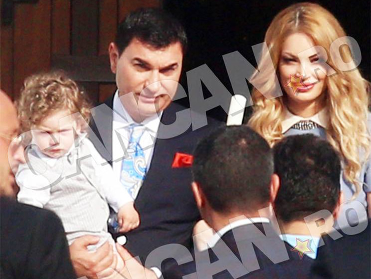 Milan, Cristi şi Valentina, flancaţi de bodyguarzi