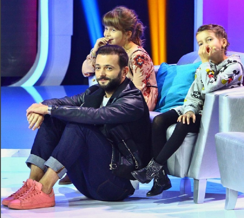 Bucurie uriaşă în  familia lui Mihai Morar! La aflarea veştii, gemenele prezentatorului au fost cele mai fericite