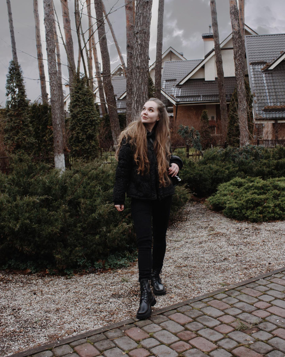 Nastia Smirnova, o refugiată de 14 ani din Ucraina ajunsă în Mamaia Nord, strigăt disperat de ajutor: „Mama e prea timidă, eu am văzut căpşuni în magazin”