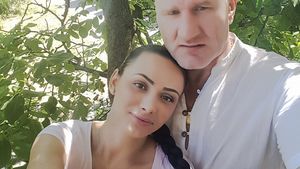 Acestea sunt primele imagini cu soţia lui TOLEA CIUMAC însărcinată! Iată cine a „scăpat“ marea veste, în direct