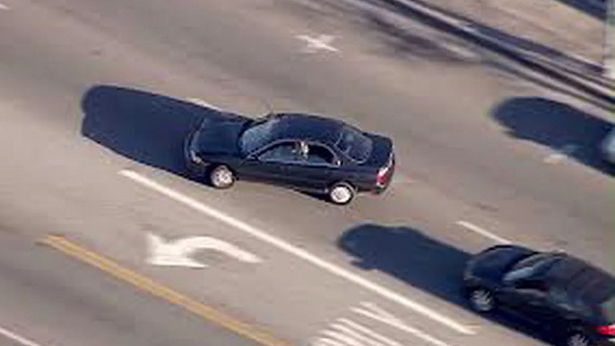 Au oprit o masina in trafic. Cand au vazut cine e pe scaunul din dreapta, politistii au inlemnit. Voi stiti cine sunt eu?