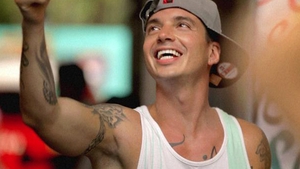 J Balvin, interpretul hit-ului "Tranquila", topit dupa o bomba sexy de la noi. A sarutat-o si i-a zis ca vrea o noapte cu ea!