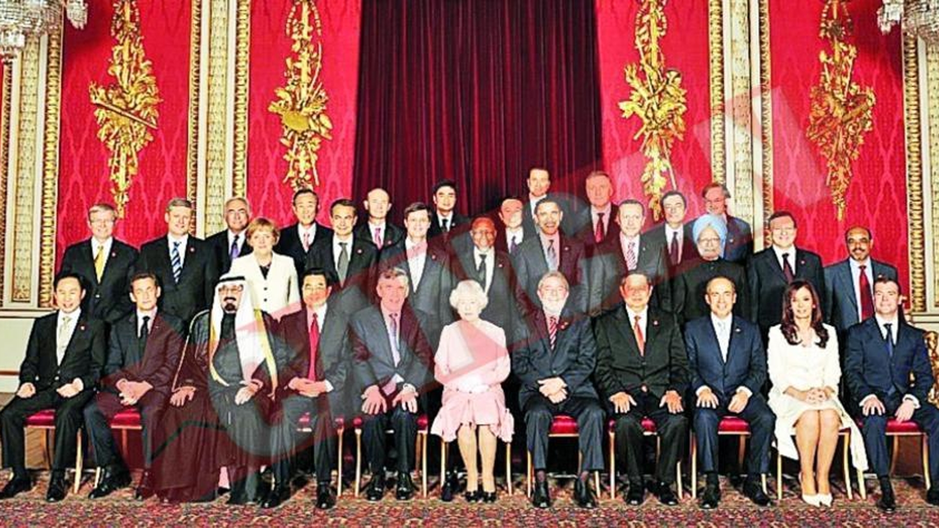 Berlusconi a asurzit-o pe regina