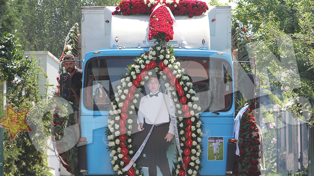 NU s-a dezlipit nicio secunda de sicriu! Expresia durerii! Adrian Minune, impietrit la capataiul milionarului Nae Nicolae!