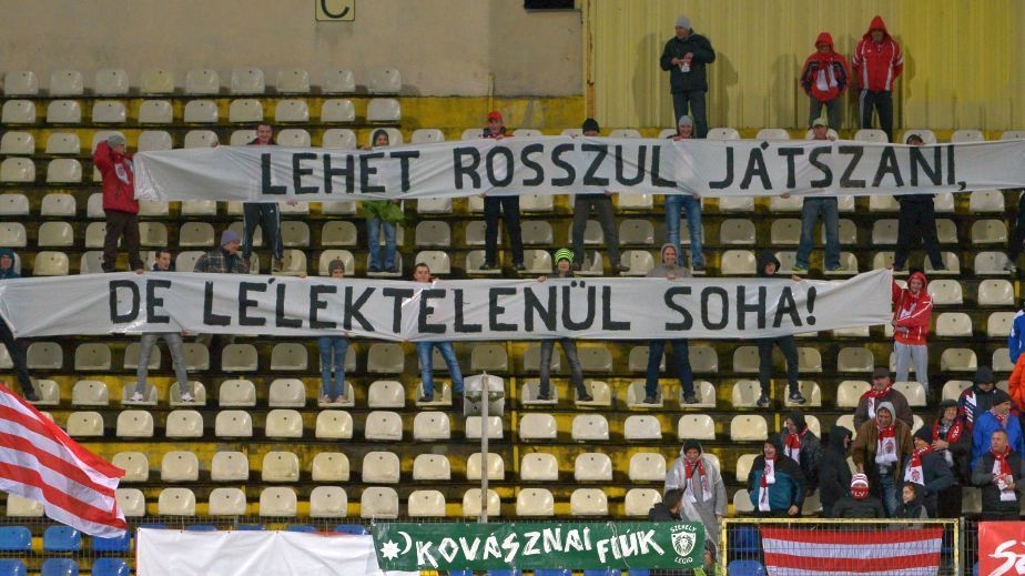 Se întâmplă în România! Banner în limba maghiară la meciul din Cupa României a lui Sepsi OSK Sf. Gheorghe!!!